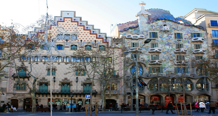 Tours privados por Barcelona con vehículos con conductor, Casa Batlló Barcelona
