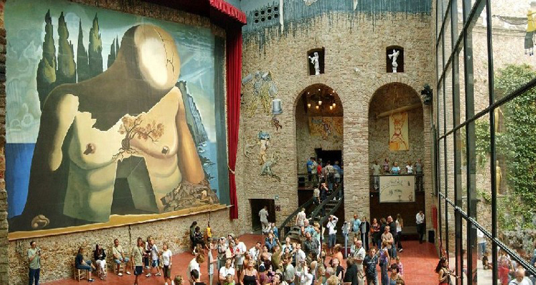 Museo Dalí Figueras en coche con conductor VIP Montpe Tours